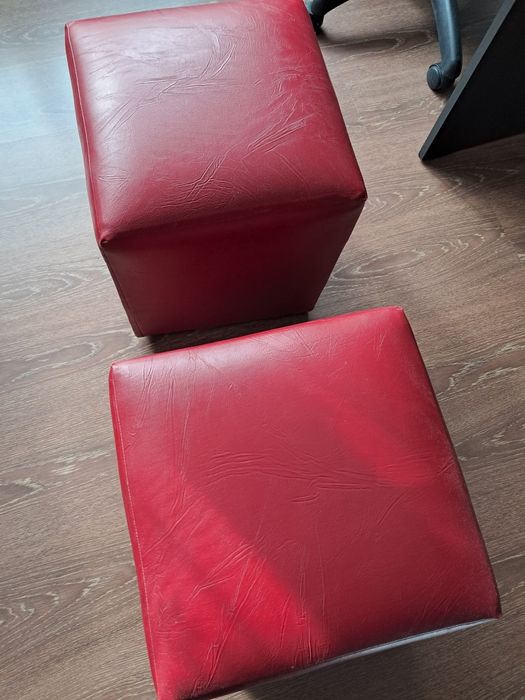 Vând Tabureți rosii