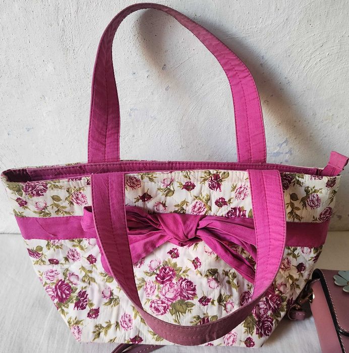 Сумочки маленькие, все по 30 000 сум