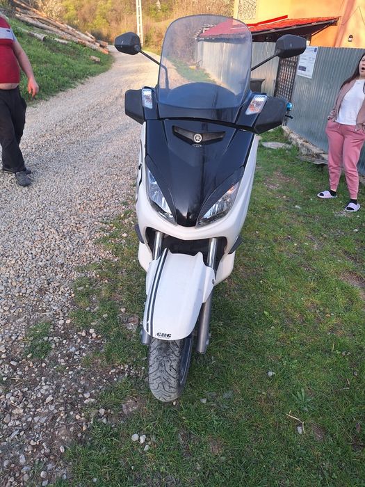 Vând scuter Yamaha xmax