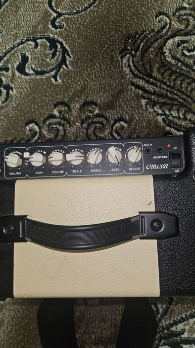 Гитарный комбоусилитель