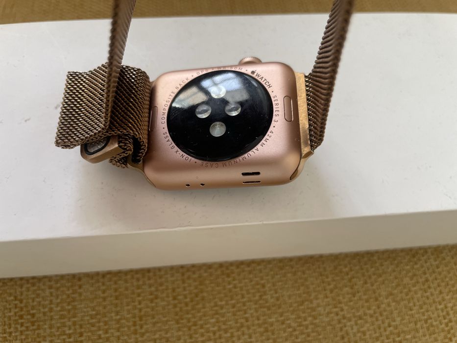 Apple Watch series 3 gold