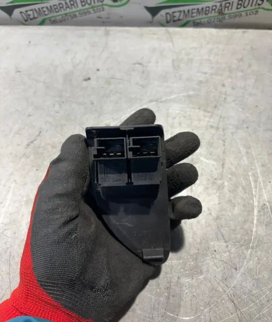 Buton deschidere hayon din interior Volkswagen VW Passat 2003
