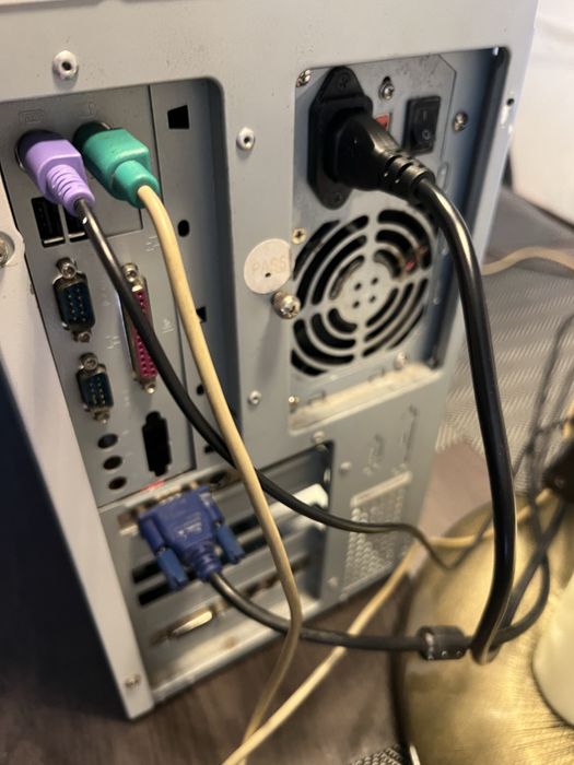 Vand Intel pentium 2 la 300 mhz retro pc