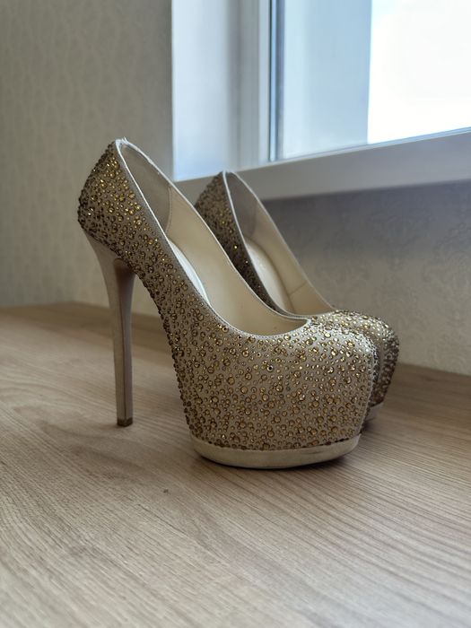 Туфли на высоком каблуке