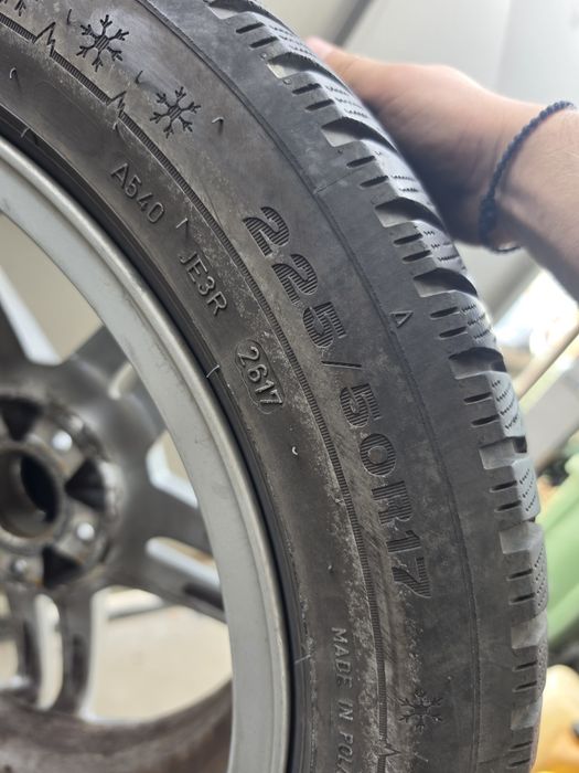 4 Броя 225/50/17 Dunlop 2x5,8mm 2x5,5mm