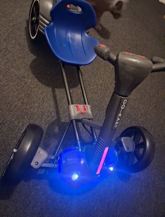 Vând kart electric kinderplay pentru copii 3-7 copii