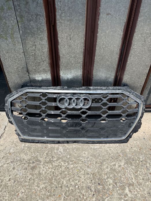 Решетка за Audi Q5 След 2020 година Фейс Лифт 80A853651
