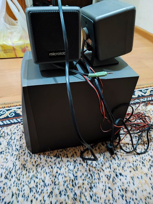 Продаю сабуфер microlab