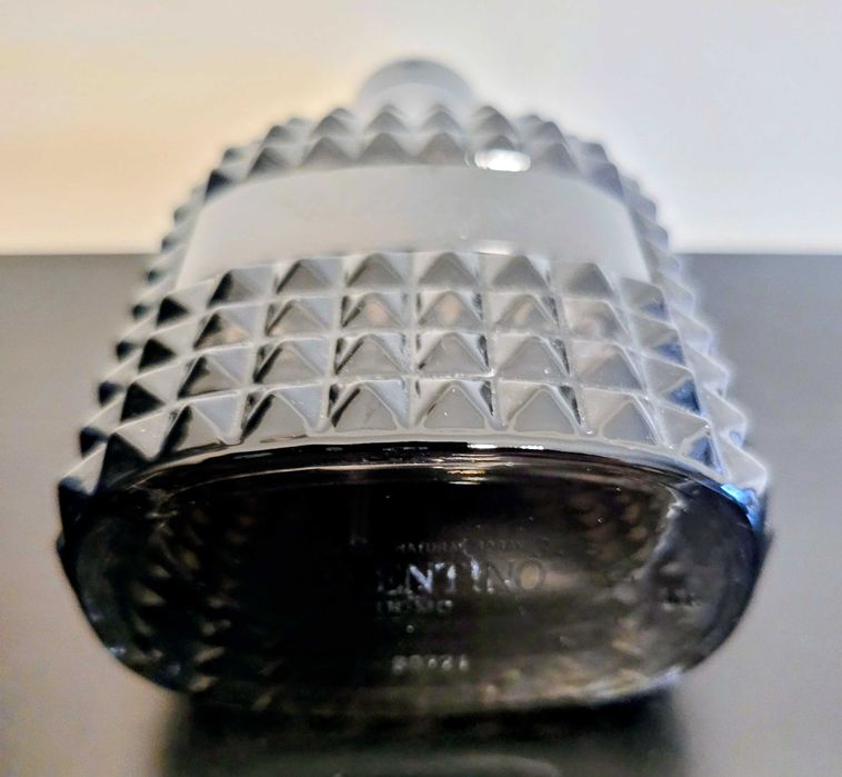 Dior Homme,  Valentino Intense, Versace Oud Noir, Mancera Red Tobacco, Guerlain L'Instant, Noir Ambre Versace Eros Boss Bottled