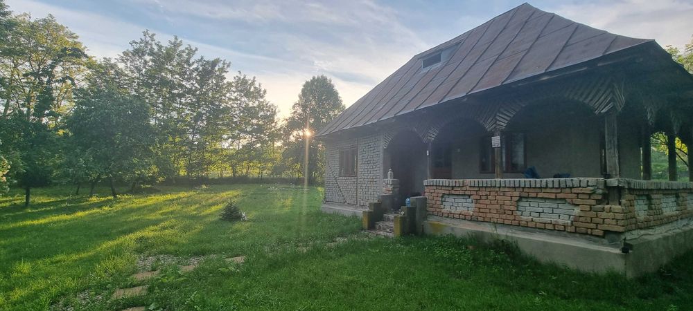Casa + Teren superb de vanzare 2.200mp in sat Bratesti Curtea de Arges