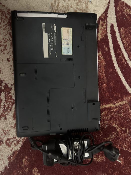 Vand Laptop samsung pentru piese