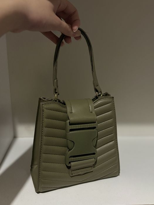 Steve Madden мини чанта в маслено зелено