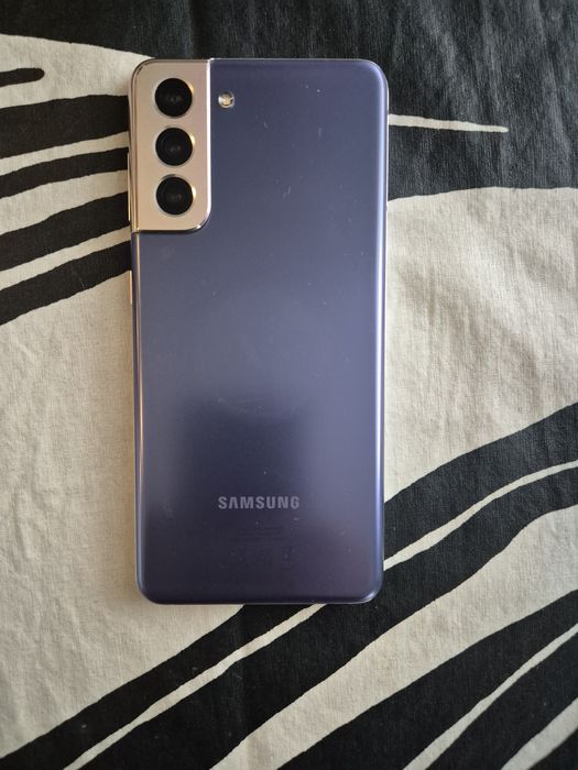 Продавам самсунг с21, много запазен