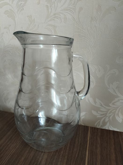 Стеклянный графин