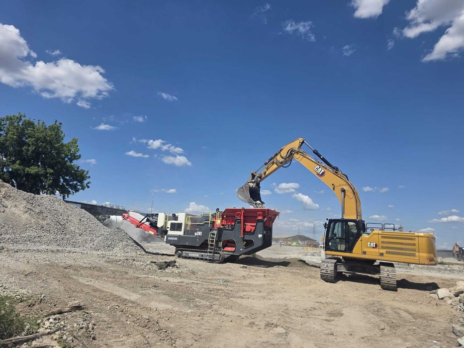 INCHIRIEZ Excavator pe Senile 37 tone