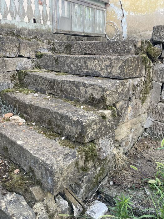 Каменни стъпала, дялан камък