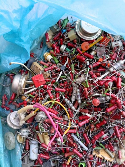 Прадам сотывые телефоны на запчасти