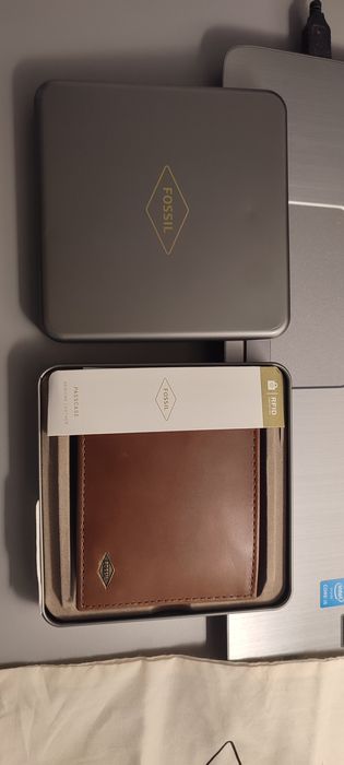 Portofel Fossil maro din piele