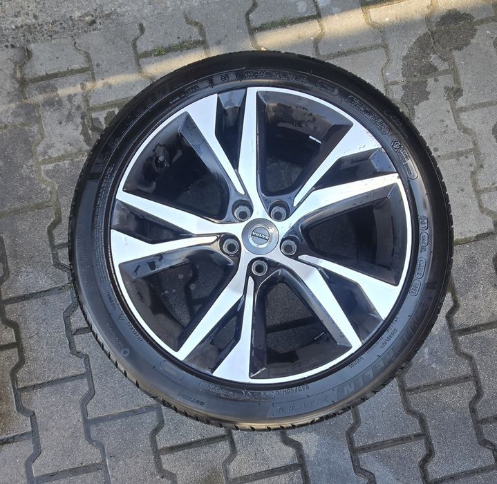 Vand roți complete originale volvo R design 235/45/18