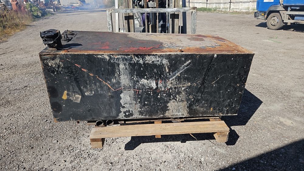 Продам бензобак на 500 литров