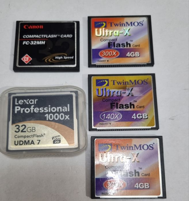 Carduri memorie compact flash 4 GB / 32 GB