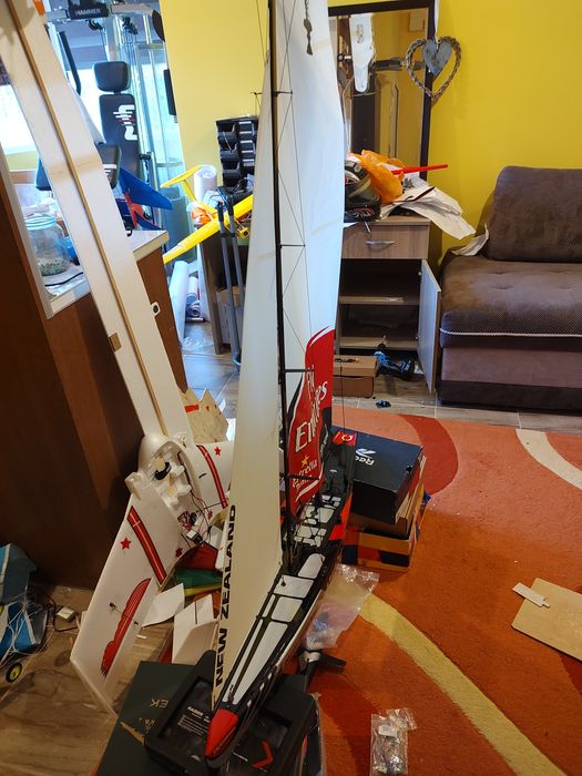 Радиоуправляема платноходка