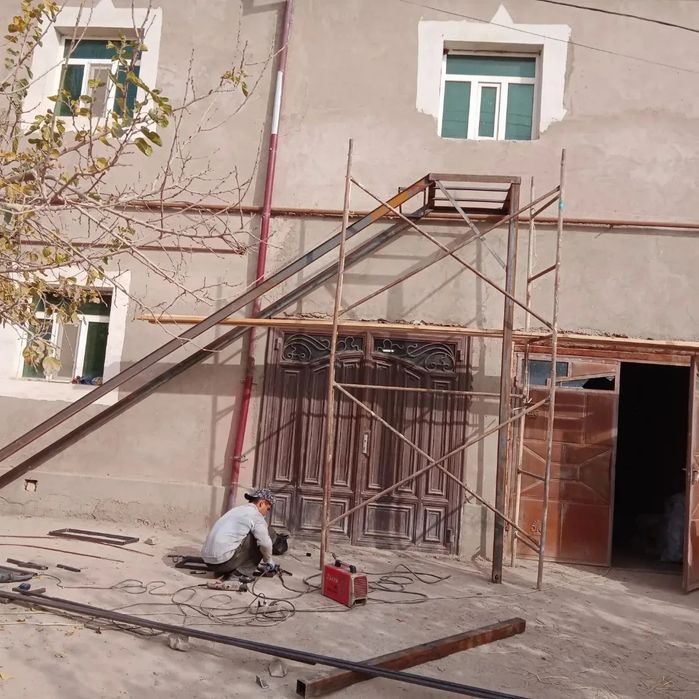 Temir darvoza.lestnitsa.naves.angar.