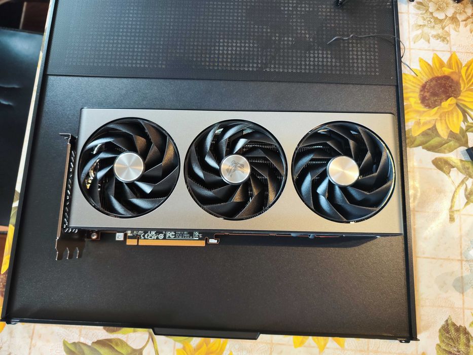 SAPPHIRE Rx 7900 GRE Nitro+ с гаранция