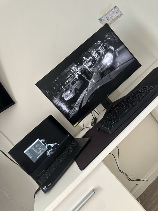 Vand tot pachetul gaming