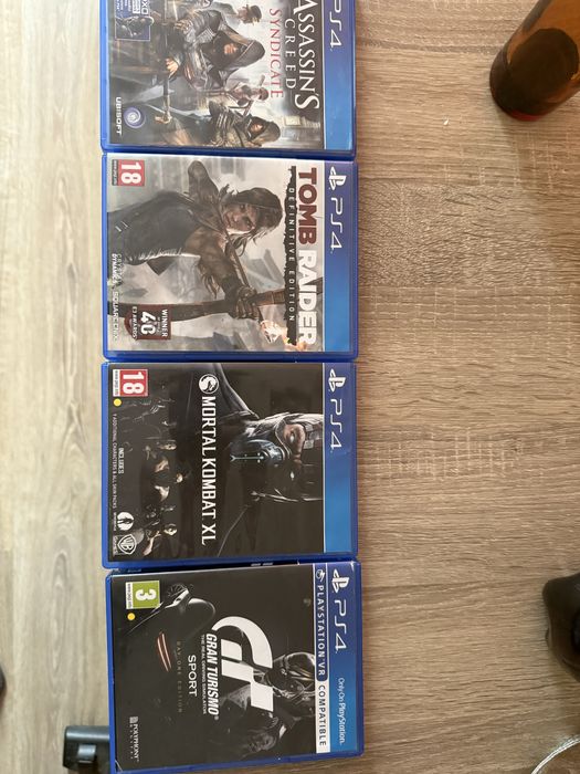 PS4 slim  1TB + 2 джойстика и игри