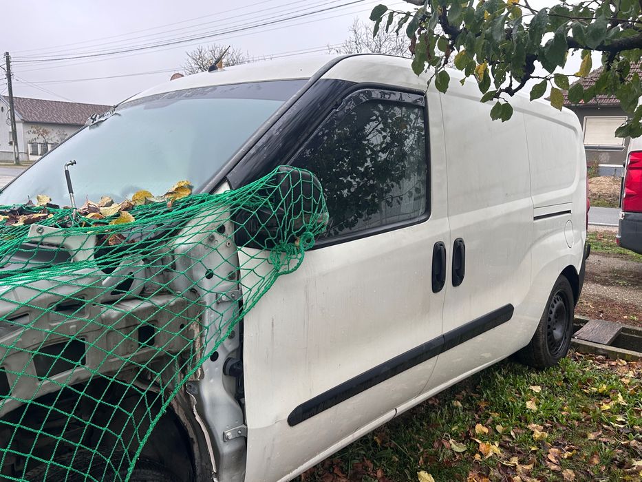 Dezmembrez Opel Combo 1.3 Cdti