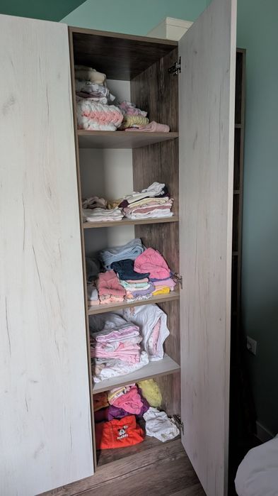 Детска стая - легло, бюро, нощно шкафче, голям шкаф, гардероб