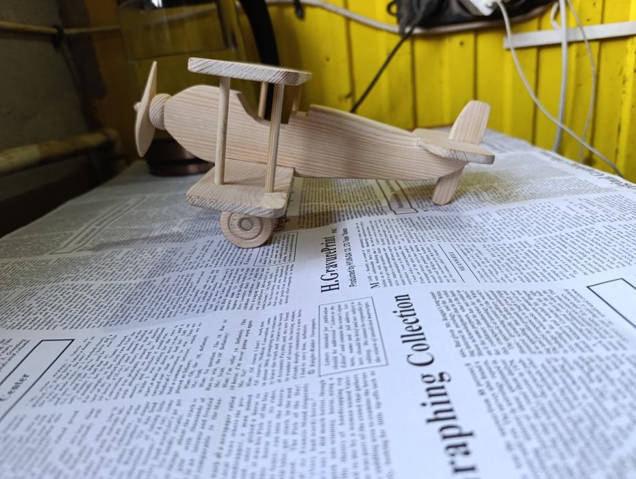 Самолёт из дерева