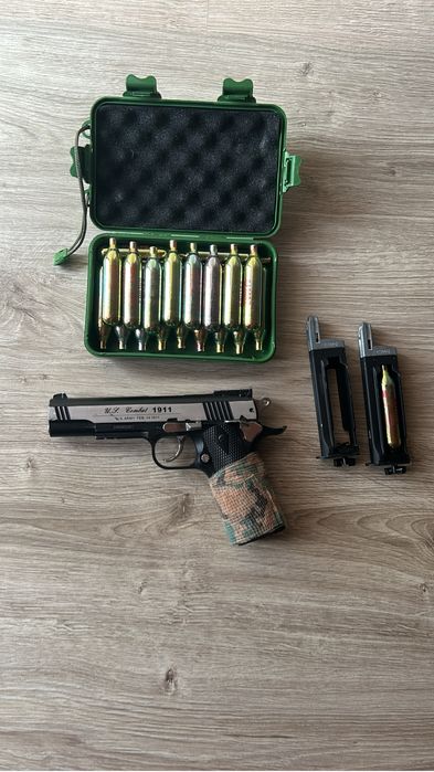 Vand pistol airsoft  pe capsule 1911