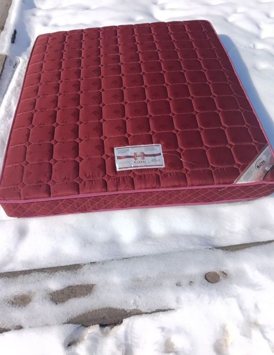 Продам матрас б/у.