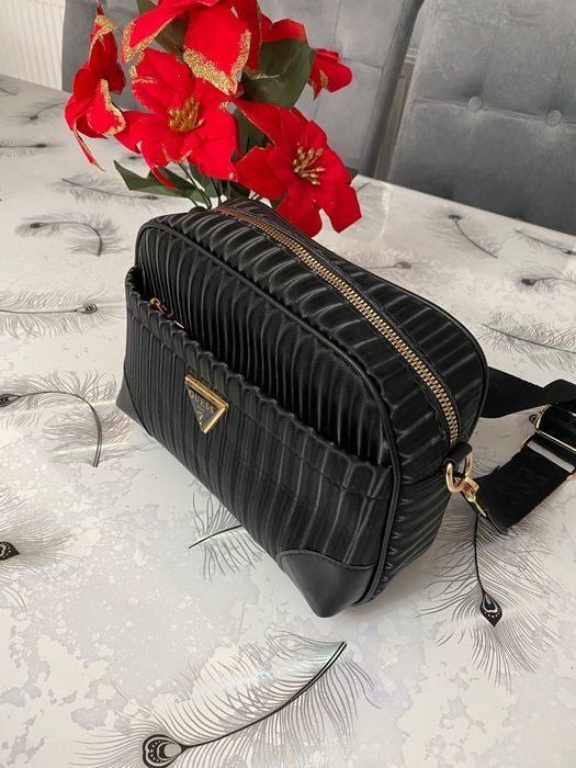 Geantă Guess neagra !