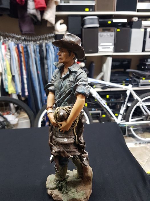 Оригинални статуи на Даниел монфорд