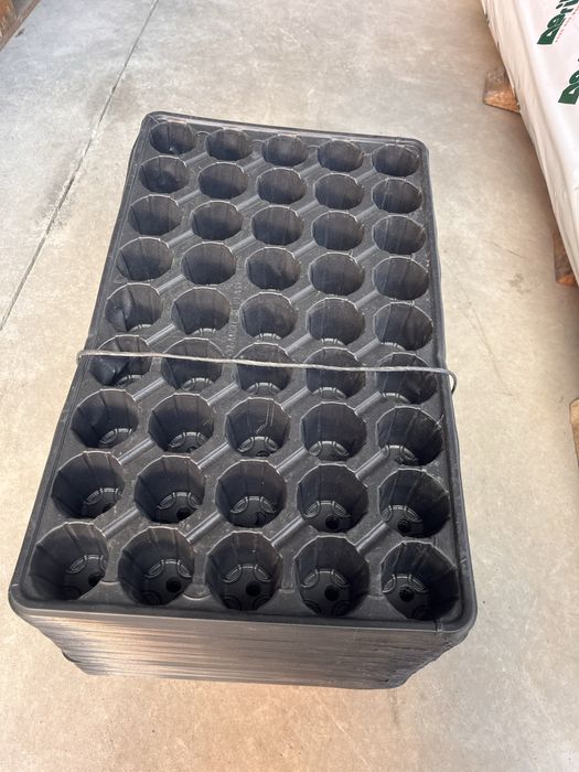 Табли / Тарелки за разсад 28 / 45 гнезда кръгли