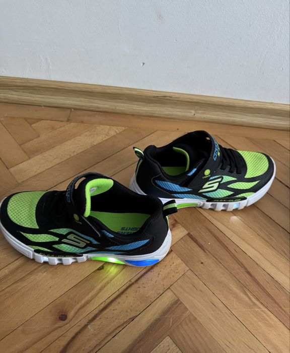 Adidasi skechers 34