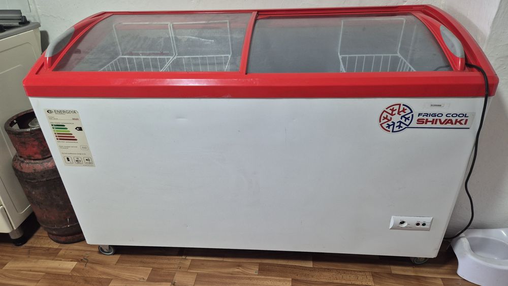 Продаю морозильник Shivaki SFA 148 400 л белый