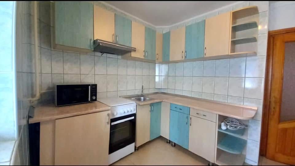 Închiriez apartament 3 camere