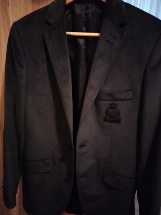 Sacouri pentru bărbați și femei ,sunt de firme bune și sunt noi.