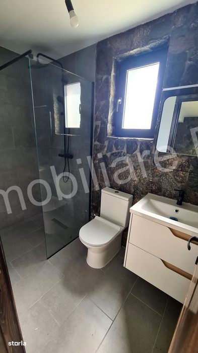Casă de vânzare în comuna Arefu, sat Arefu, județ Argeș.