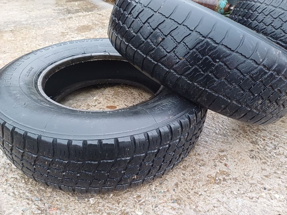 Продам резину на уаз