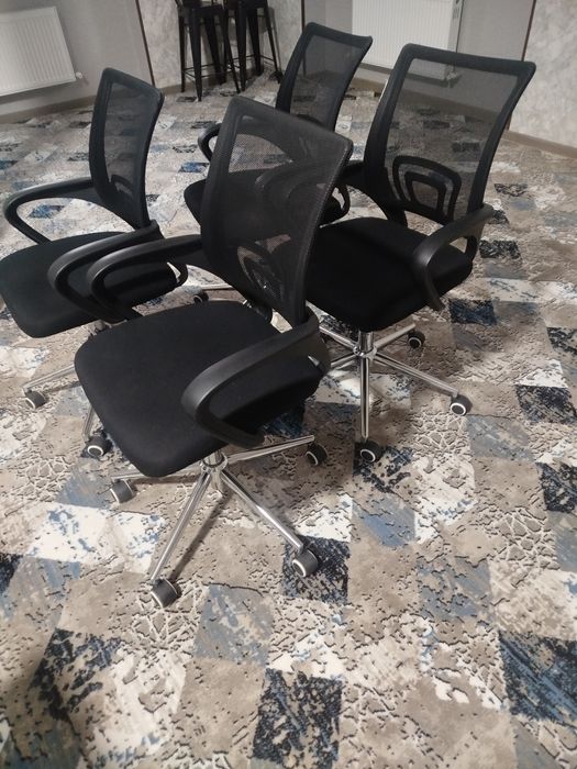 Продам офисные кресла
