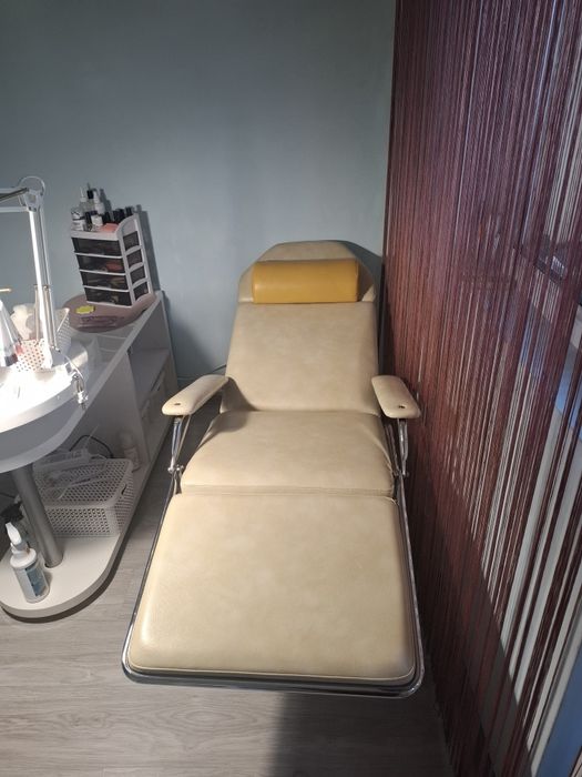 Педикюрен/косметичен стол, стойка за педикюр, етажерка