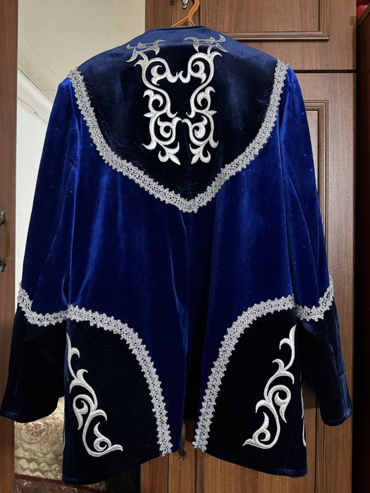 Ұлттық костюм сатылады