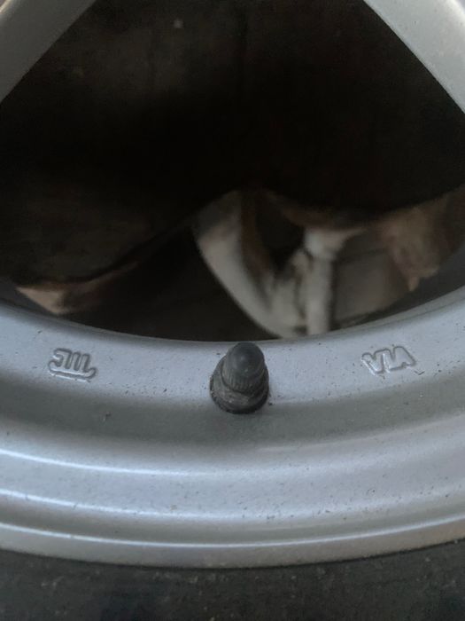 Джанти с гуми за кола