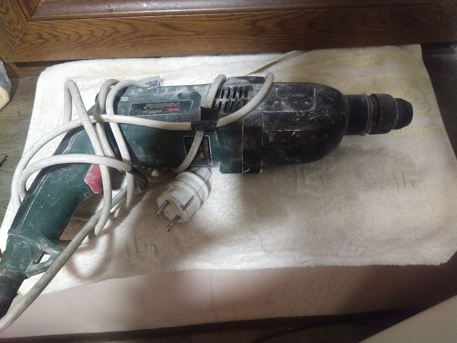 Продаю маленькую болгарку и перфоратор