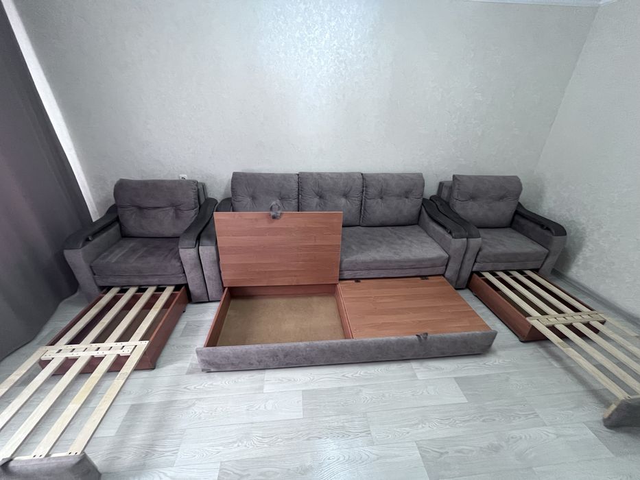 диван б/у, в средни состоянии